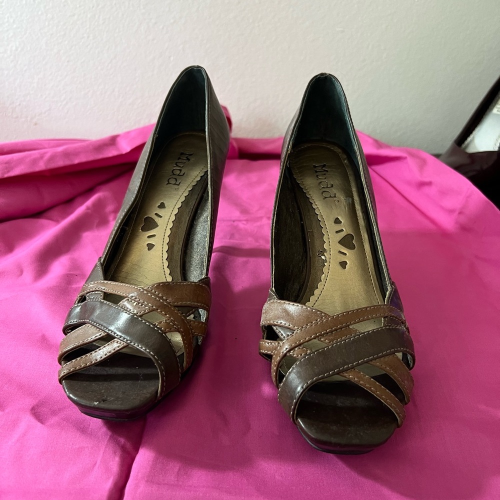 Ladies pumps. Maker Mudd. Lightly worn. Very comfortable